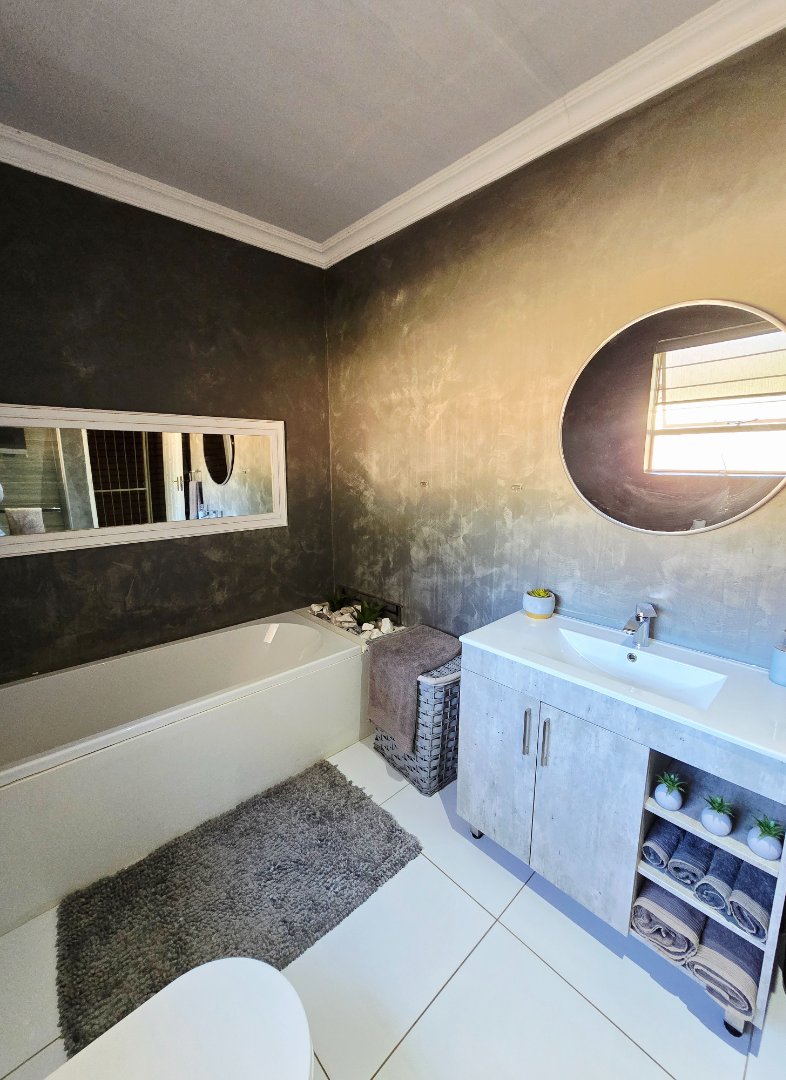 4 Bedroom Property for Sale in Wilkoppies North West